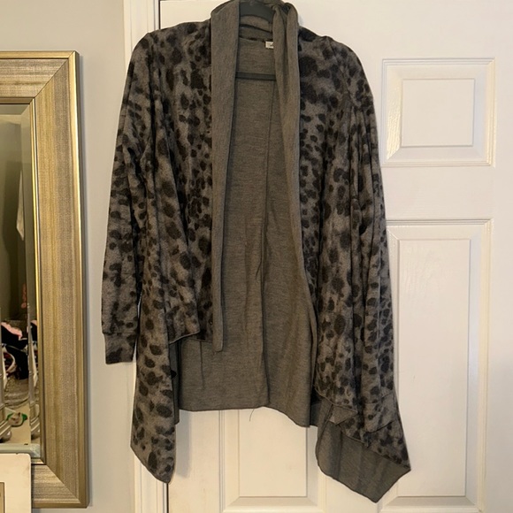 Drape front grey leopard open front sweater - Picture 1 of 3